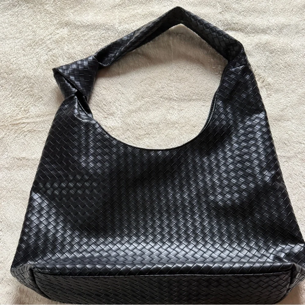 Ulta Woven Hobo Bag With Knot